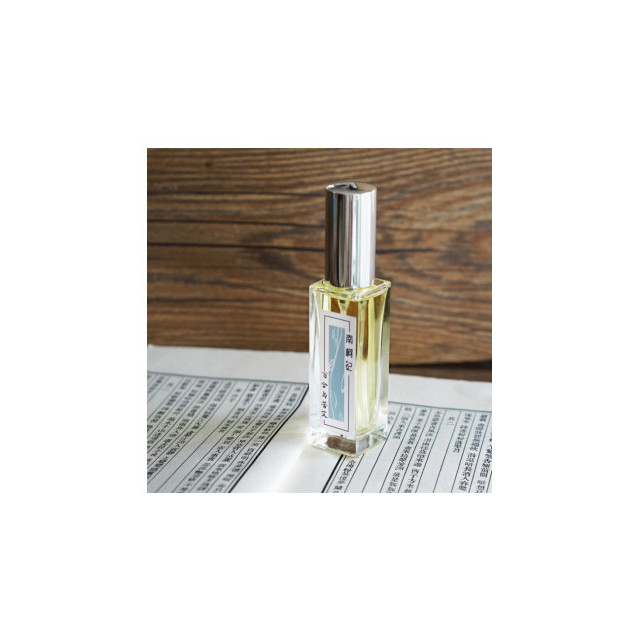 Immagine del profumo Lily & Wormwood 百合与苦艾 di 南柯记 Nankeji