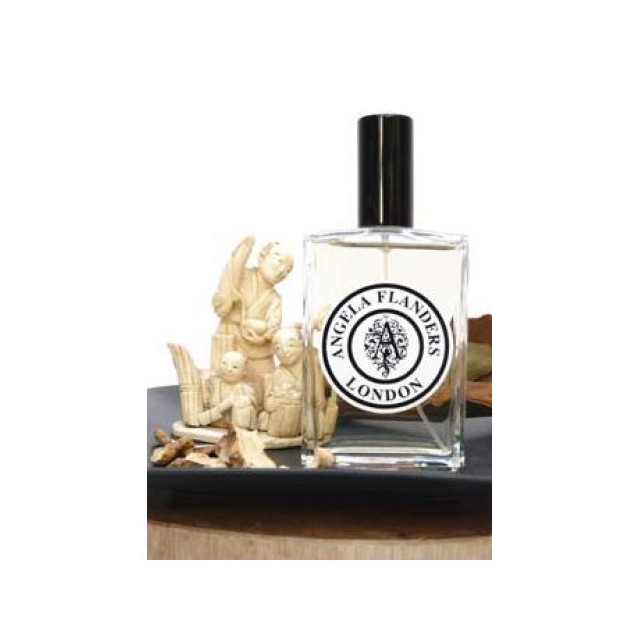Immagine del profumo No.5 Sandalwood di Angela Flanders