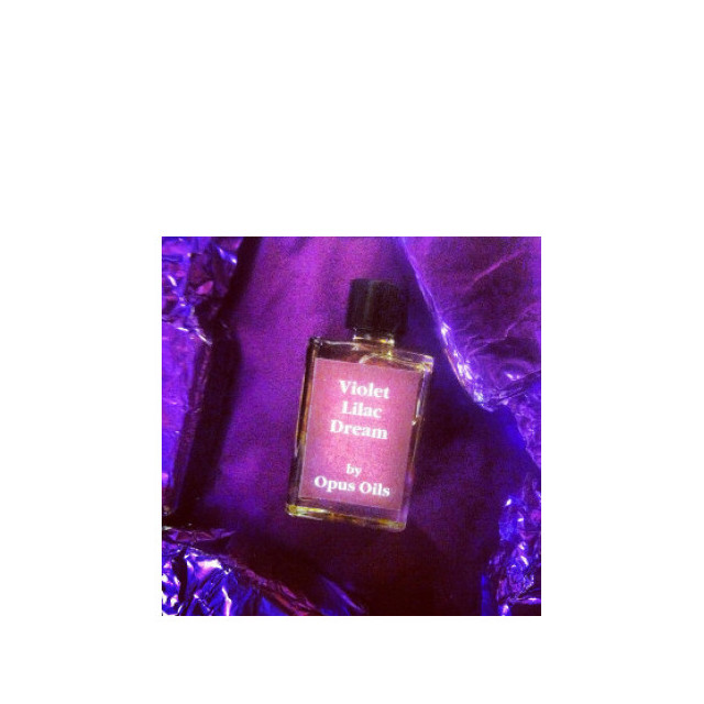 Immagine del profumo Violet Lilac Dream di Opus Oils